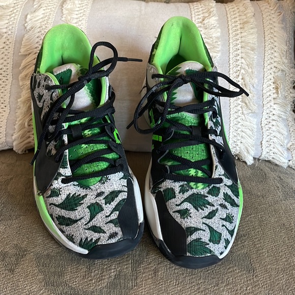 Men’s Giannis Nike Air Zoom Freak 2 - Picture 6 of 8